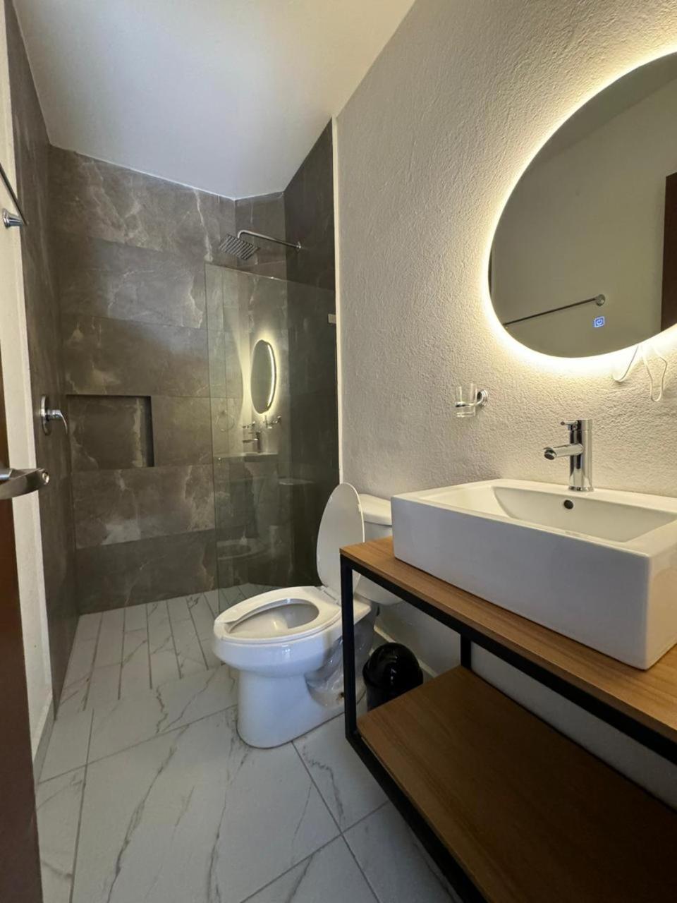Vidrio Suites Col Americana Guadalajara Esterno foto