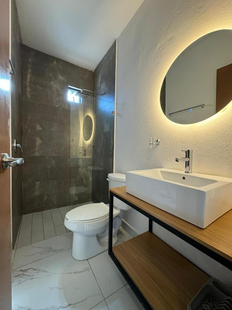 Vidrio Suites Col Americana Guadalajara Esterno foto